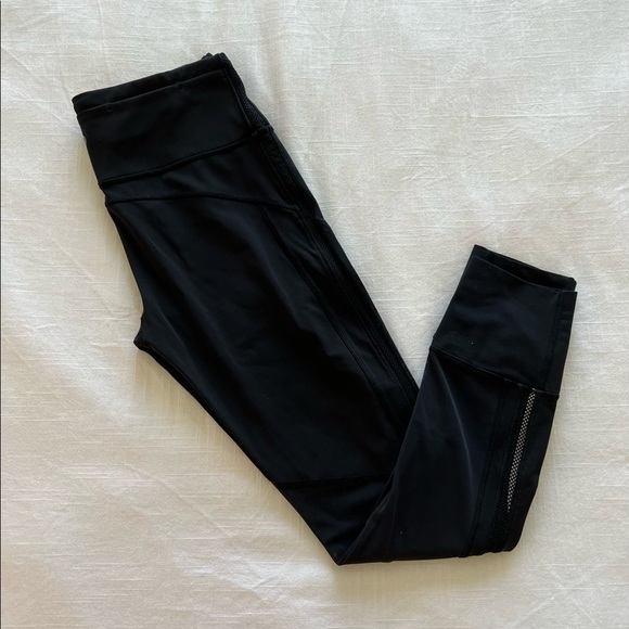 lululemon athletica Pants - Lululemon leggings with mesh lining on calf. Size 6. 25” inseam.